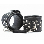 Чёрные кожаные оковы с клепками - БДСМ Арсенал - купить с доставкой в Балашихе