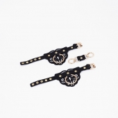 Черные кожаные наручники с клепками, кольцами и золотистой фурнитурой - Crazy Handmade - купить с доставкой в Балашихе