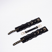 Черный кожаные оковы с узорами и золотистой фурнитурой - Crazy Handmade - купить с доставкой в Балашихе