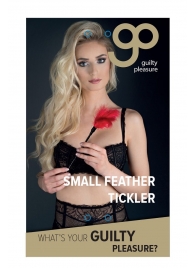 Пластиковая метелочка с красными пёрышками Small Feather Tickler - 32 см. - Blush Novelties - купить с доставкой в Балашихе