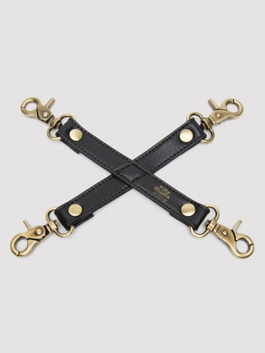 Черный фиксатор для манжет Bound to You Faux Leather Hogtie - Fifty Shades of Grey - купить с доставкой в Балашихе