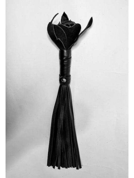 Черная кожаная плеть с розой в рукояти - 40 см. - БДСМ Арсенал - купить с доставкой в Балашихе