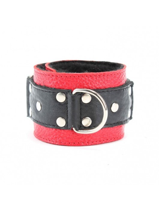 Красно-чёрные кожаные наручники с меховым подкладом - БДСМ Арсенал - купить с доставкой в Балашихе