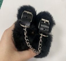 Черные наручники на цепи с меховой опушкой - Лунный свет - купить с доставкой в Балашихе