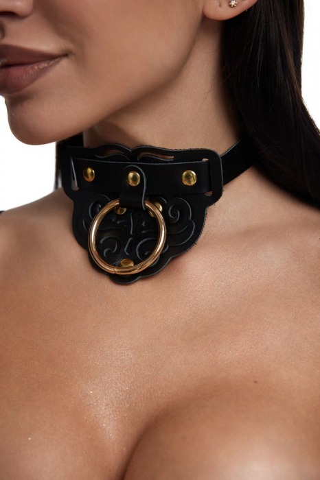 Черный фигурный кожаный ошейник с золотистой фурнитурой - Crazy Handmade - купить с доставкой в Балашихе